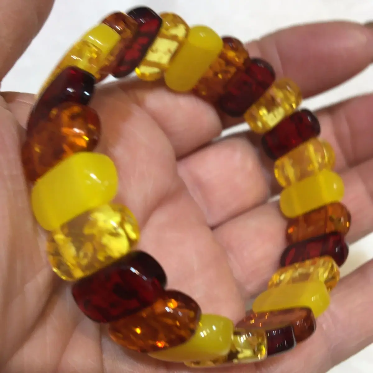 Натуральный красочный янтарный браслет, широкие браслеты для мужчин и женщин, целебный драгоценный камень, ювелирные изделия, браслеты из натурального янтаря с балтийским цветком Натуральный красочный янтарный браслет, широкие браслеты для мужчин и женщин, целебный драгоценный камень, ювелирные изделия, браслеты из натурального янтаря с балтийским цветком