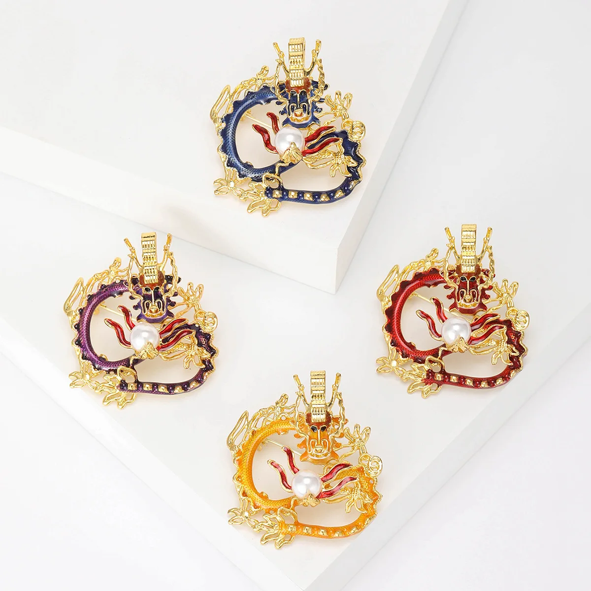 Stylowa broszka z kreskówkowym smokiem Unisex Emaliowana szpilka w kształcie zwierzątka Plecak imprezowy Akcesoria odzieżowe