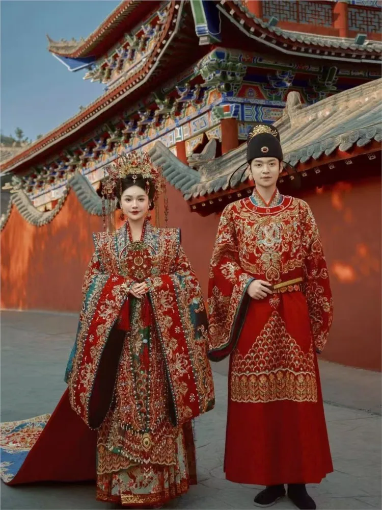 The wedding dress features long tails traditional Chinese for phoenix crown robe complete set of formal attire