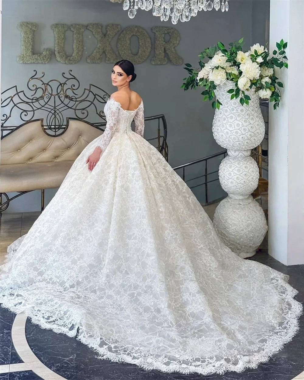 فساتين زفاف رومانسية مخصصة بأكمام طويلة دانتيل على شكل حرف a ورقبة قارب 2025 ذيل محكمة بدون ظهر العروس فيستدوس دي نوفيا