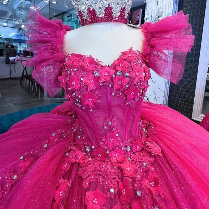 

Розово-розовое платье Quinceanera с открытыми плечами и кристаллами в виде цветка, кружевное многослойное платье с длинным хвостом, платья de 15, Quinceanera ﻿ Индивидуальный