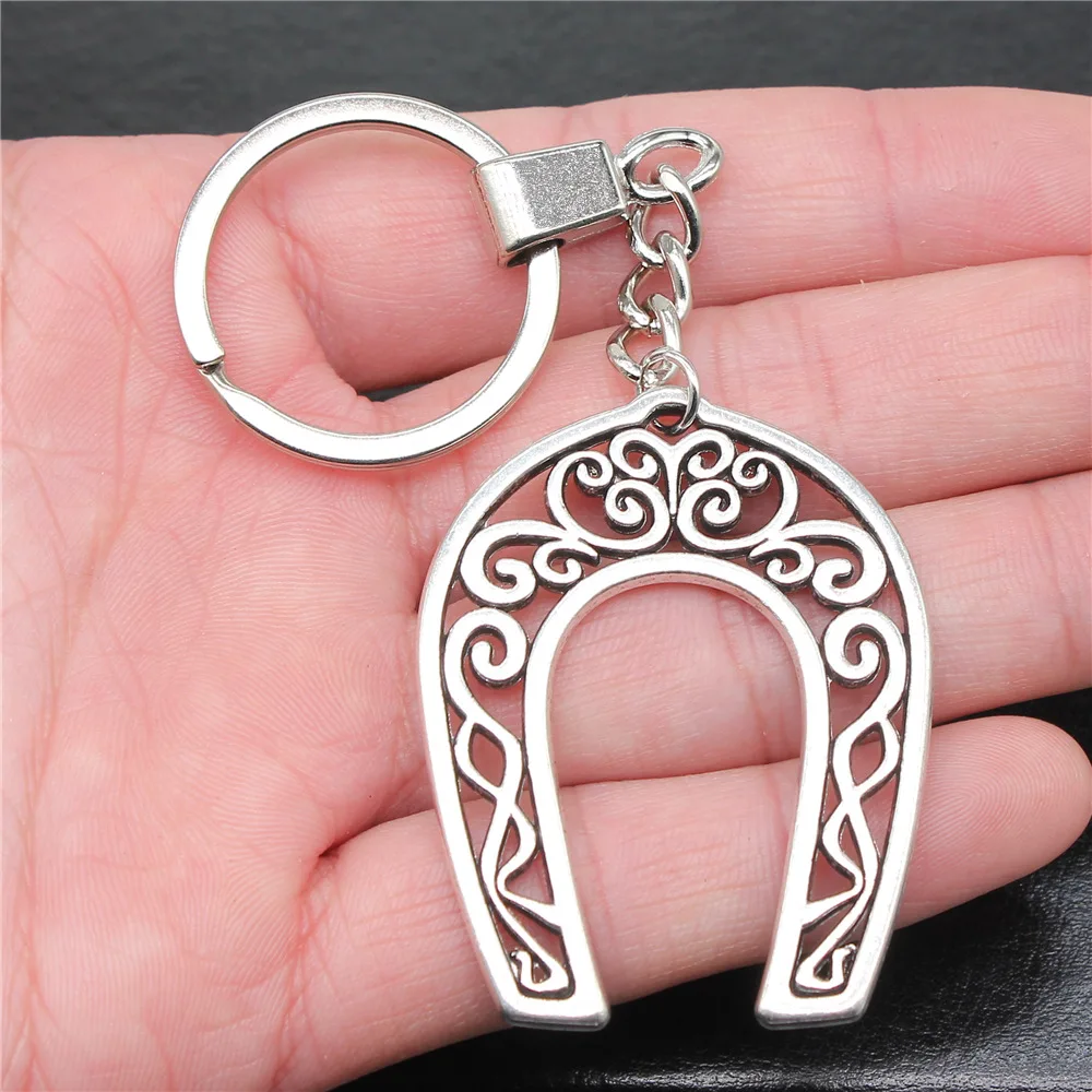 Men Jewelry Gift Vintage Antique Silver Color 50x39mm Oversized Hollow Horseshoe Pendants Keychain Keyring Holder