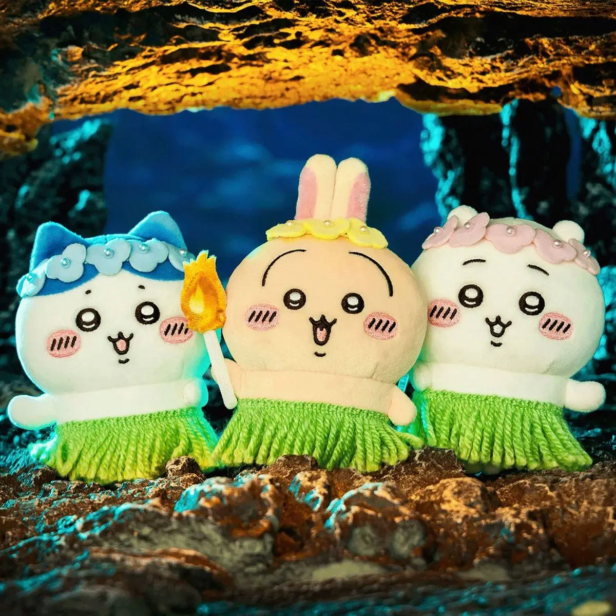 Llavero de Peluche Kawaii Ckw Mermaid Island, Usagi Hachiware Chii con Falda de Paja y Diadema de Flores, Muñeco de Peluche, Regalo Adorable