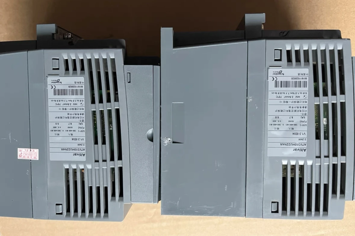 Used frequency converter ATV310HU22N4A 2.2 kw