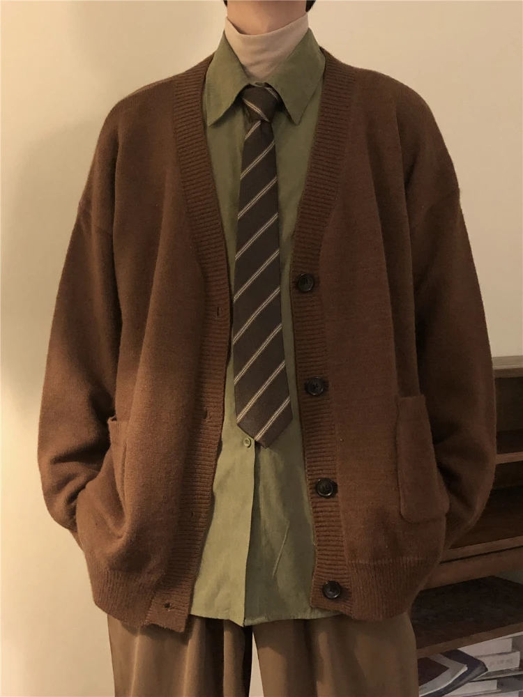 Cardigan uomo retrò semplice Streetwear autunno inverno caldo scollo a v tasca solida popolare stile americano maschile lavoro a maglia Casual quotidiano