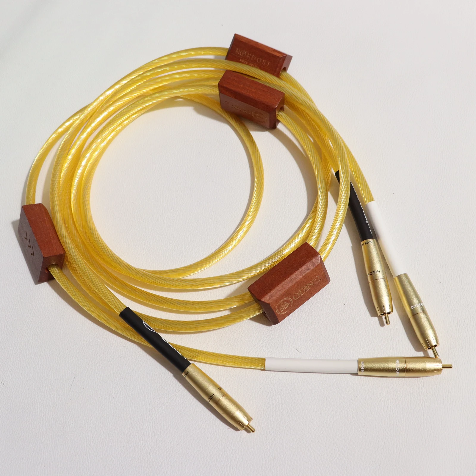 

Gold Supreme Reference Original High Quality HOLO RCA Cables Audiophile Grade Interconnect Cables for Amplifiers and CD Players