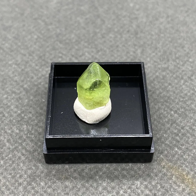 100% قلادة طبيعية حجر العنب الخام كريستال الكوارتز خام الزيتون عينات المعدنية الخام جوهرة + صندوق الحجم: 27*27*25 م