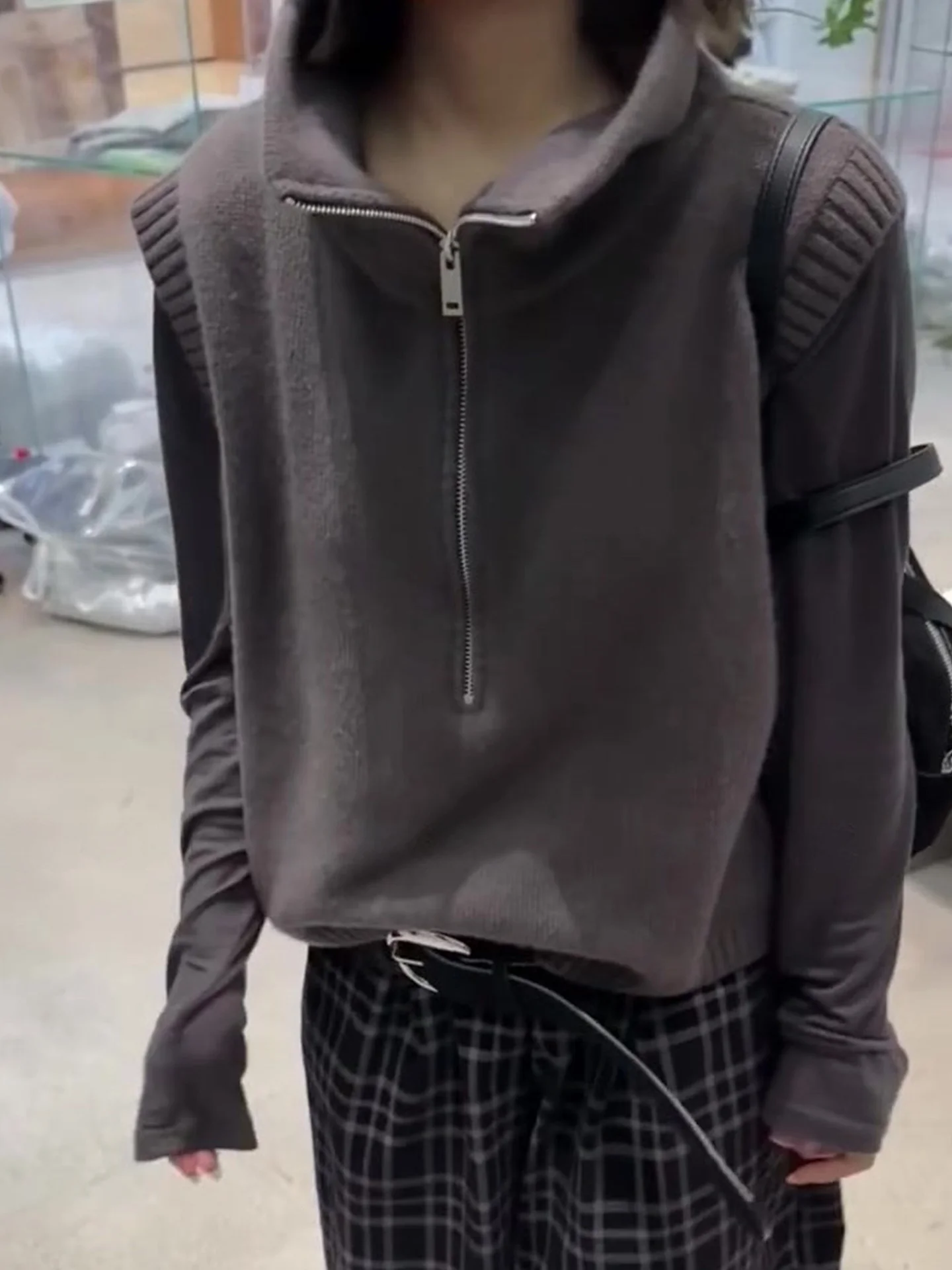 Gilet lavorato a maglia in seta di ghiaccio 2025 Stagione autunnale Casual Pendolari Top f Zip Design Svel Layering Capispalla Poetic Lin Brand