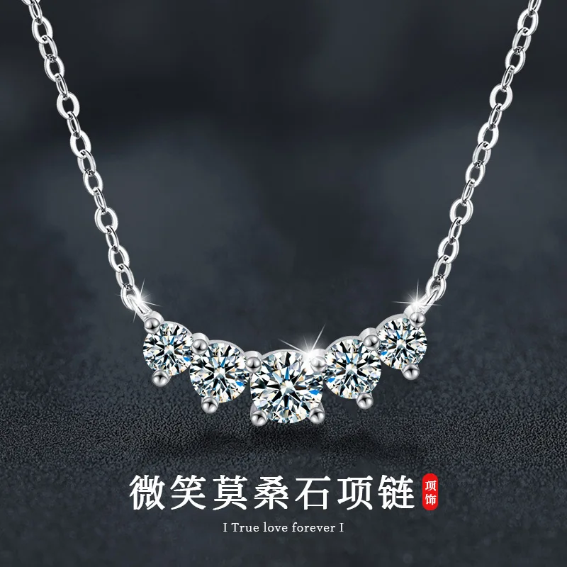 

Korean ins smiling moissanite necklace with niche design s925 pure silver collarbone chain pendant