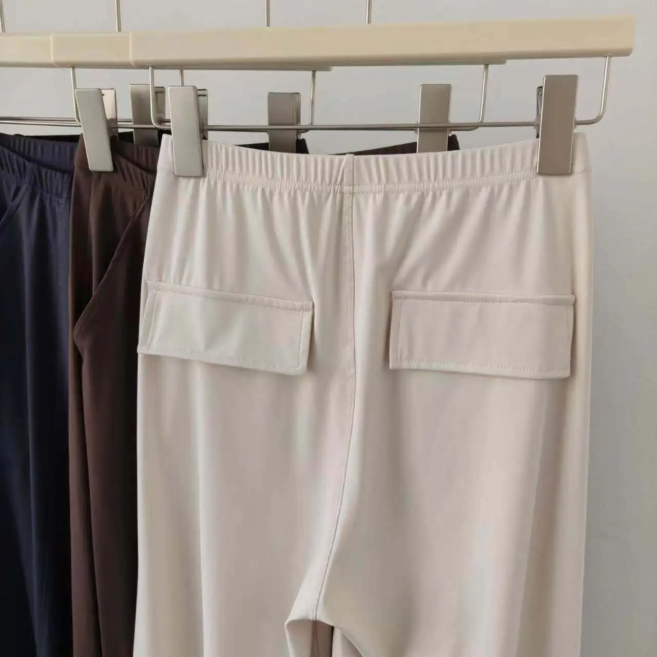 Gerade geschnittene, lässige Yoga-Hosen für Damen, Leggings, figurbetont, schnelltrocknend, weit geschnitten, für Laufen, Pilates, Fitness, lockere Sport-Hosen. – Detail 6