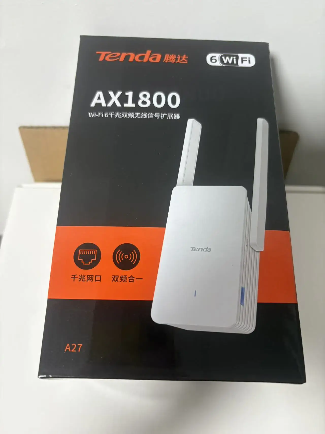 

Tenda AX1800 Wi-Fi 6 Range Extender – Supports 5 GHz/2.4 GHz, includes Wi-Fi functionality and Gigabit Ethernet port.