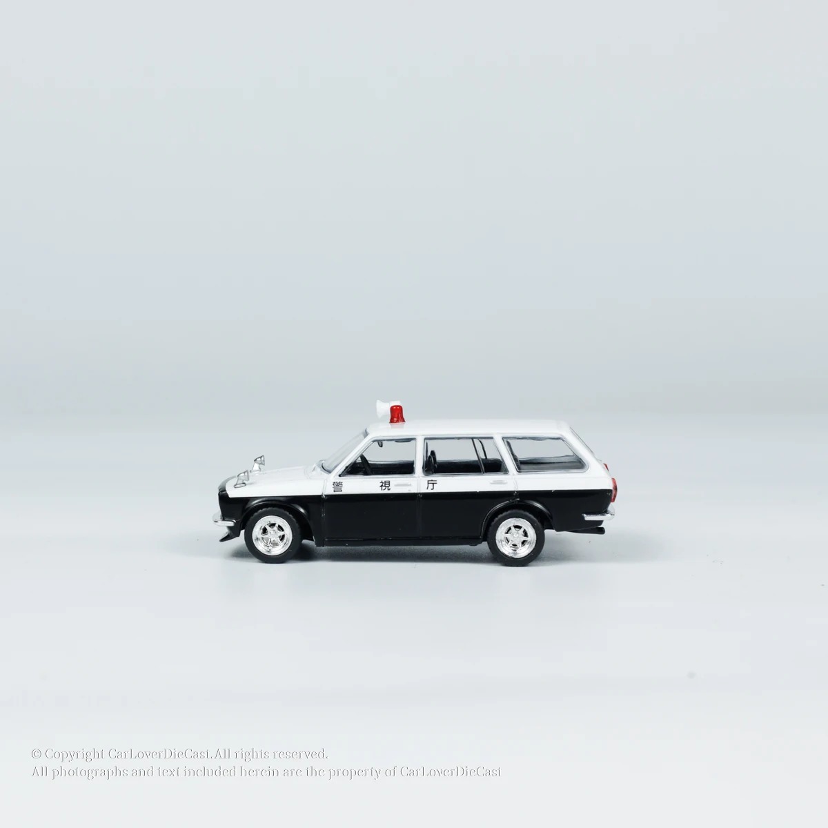 Tarmac Works 1:64 Datsun Bluebird 510 Wagon Japan Police Car Model car