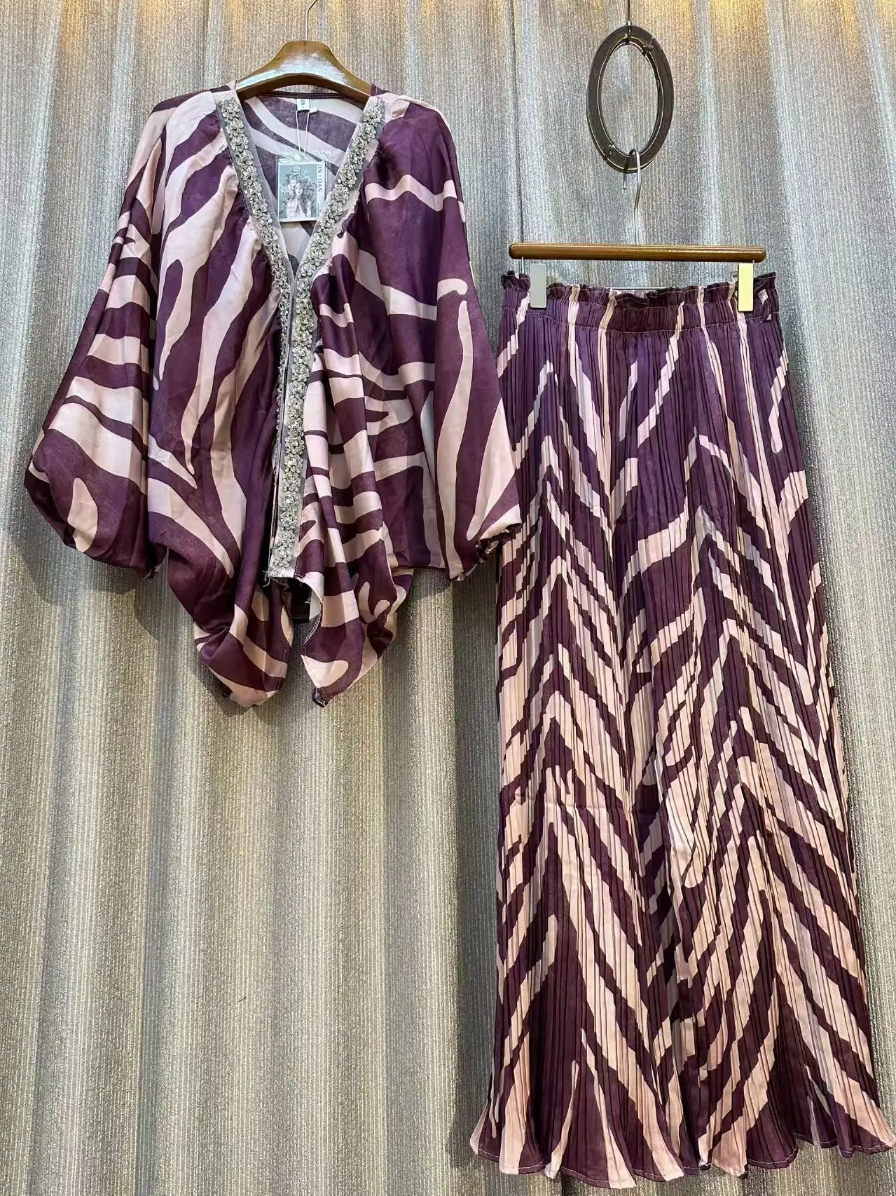 New Women Purple Zebra Striped Two Piece Set Beaded V Neck Batwing Sleeve Top High Waist Pleated Elegant Party Vacation Outfit ﻿
