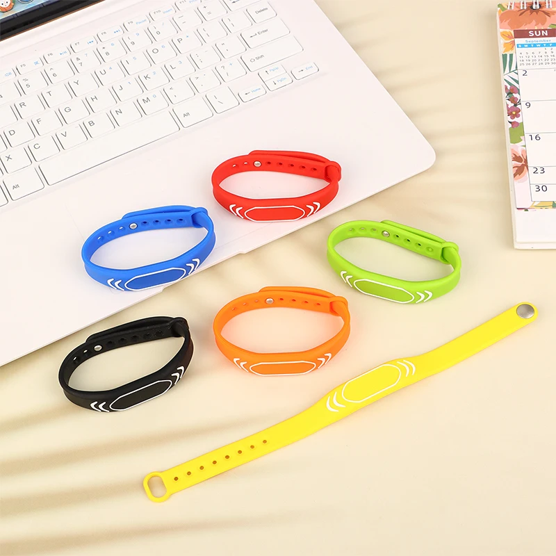 1Pcs 125KHz T5577 EM4305 Rewritable RFID Bracelet Silicone Adjustable Adult Kid Wristband Watch Copy Clone Key Badge Token Card