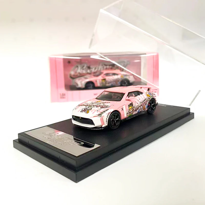 

ModelArt 1:64 Model Car GTR Alloy Die-Cast Vehicle Collection - Pink Rabbit Coating