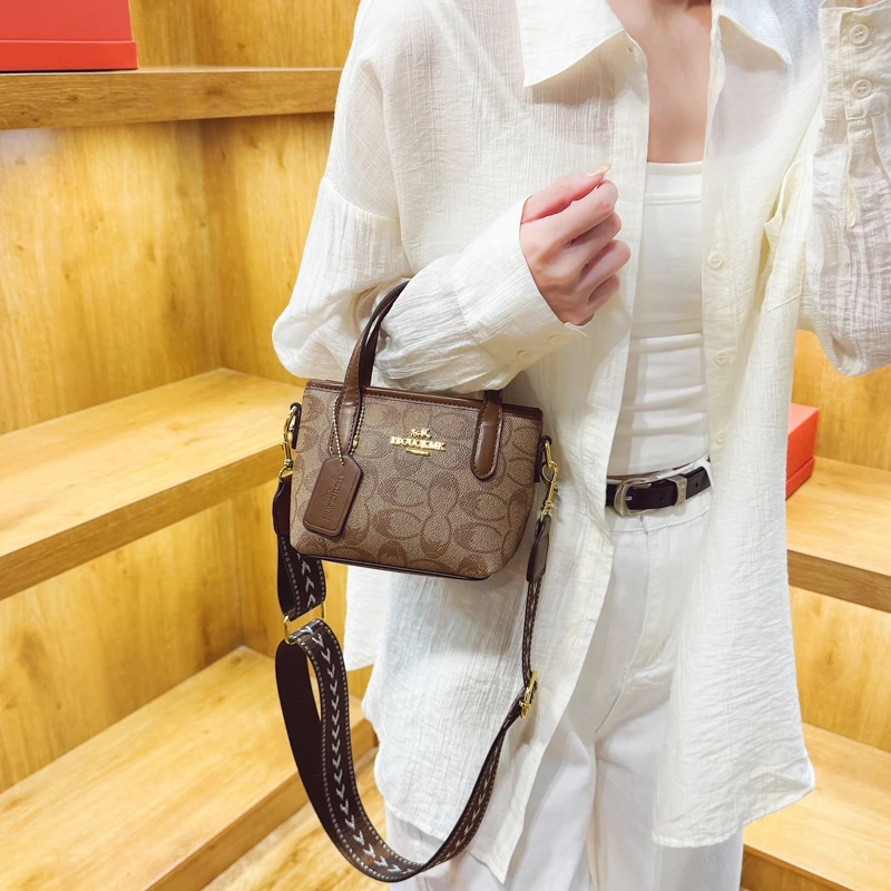 

Women Luxury Brand Tote Bag Stylish Leather Handbag Fashionable Crossbody Bag High End Elegant Shoulder Bag Classic Designer