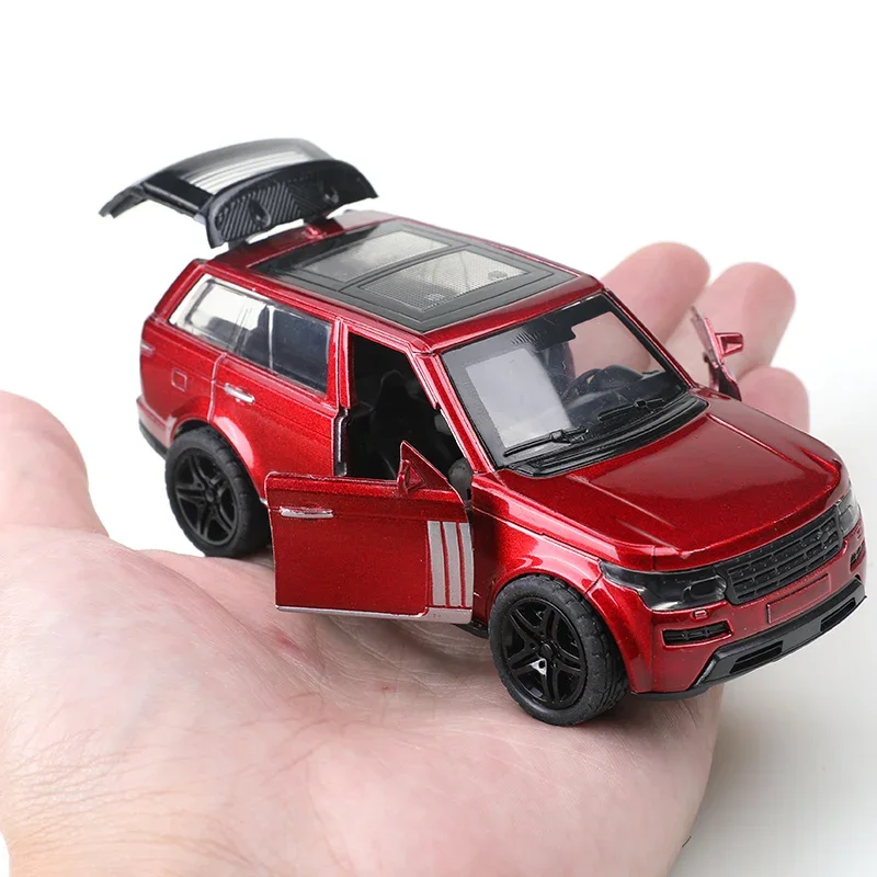 1/36 scale replica Range Rover die-cast toy car model, three doors that can be opened, pullback function, boy's toy.
