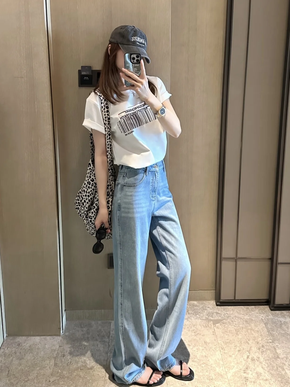 

XiaoNi No2025OriginalSummerNewArrivalKoreansSleLightSoftAndFlowingFloorLengthkWide legsAndTahiniThinJeans