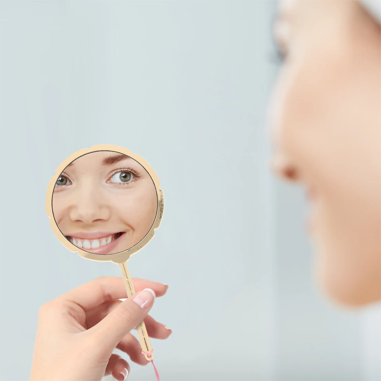 Vintage Handheld Mirror Gold Design Tassels Small Travel Makeup Portable Vanity Mirror for Personal Use Small Mirrors