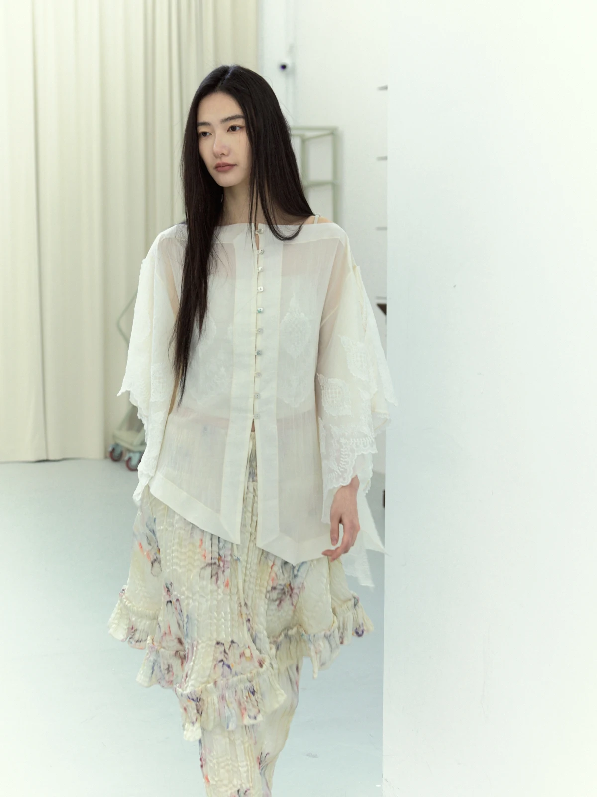 

Длинная свободная накидка Long Guang Ai Zi с кружевными вставками, на одно плечо, двусторонняя, с цветочным принтом, из полиэфирного волокна