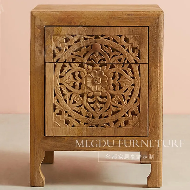 Geschnitzter Nachttisch, hohler geschnitzter Nachttisch