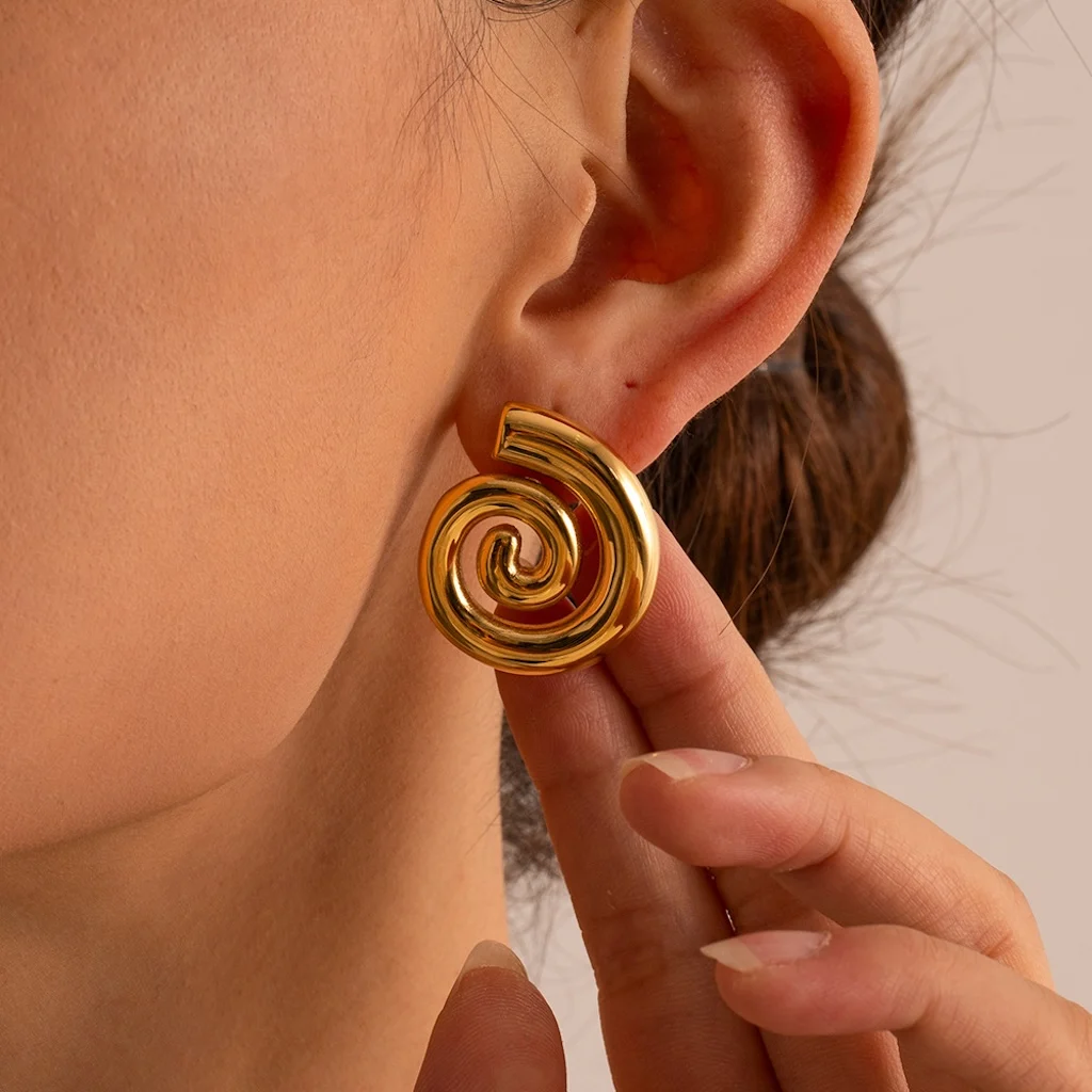 Simple Alloy Spiral Glossy Stud Earrings Fashion Gold Color Women\'s Earrings Trendy Jewelry Gift Wholesale