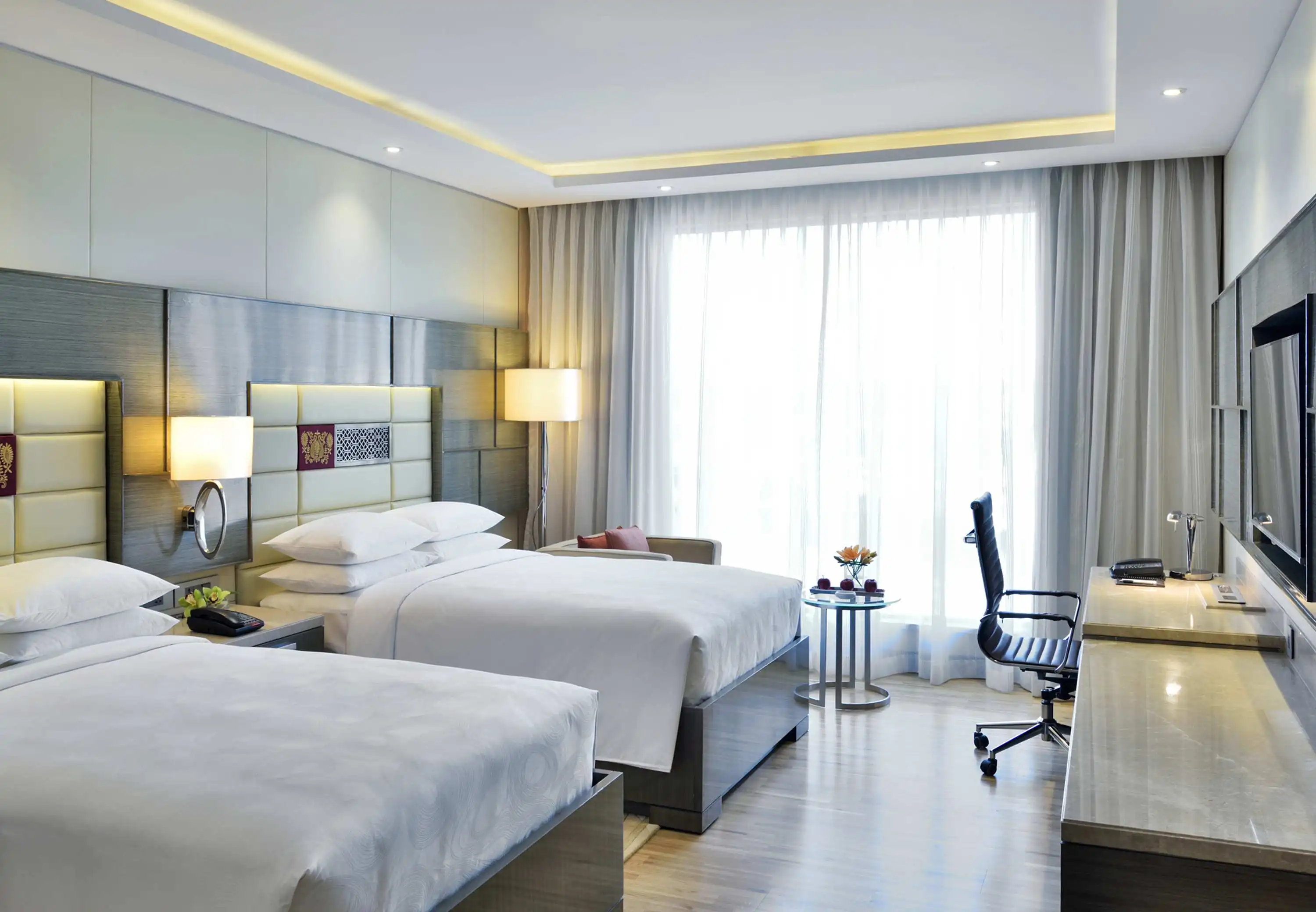 10 Year Factory Modern Luxury Suite Custom Made Hotel Furniture Project Commercial 5 Star Hotel Bed Room Furniture