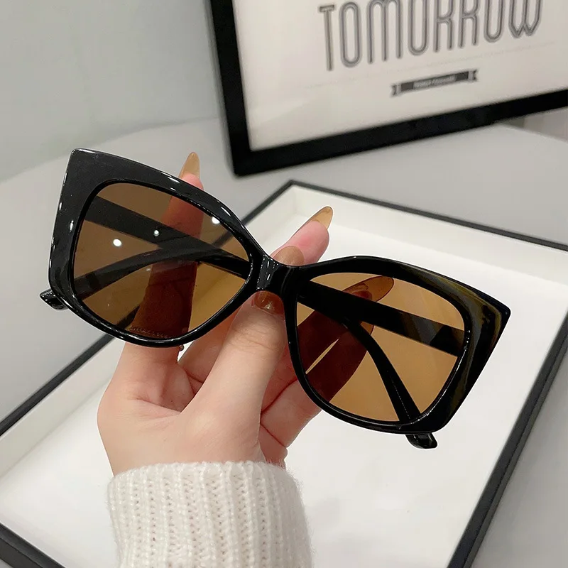 Vintage Brand Designer Cat Eye Sunglasses Women For Men Luxury Sun Glasses Popular Punk Sexy Ladies Big Frame Pink Shades UV400