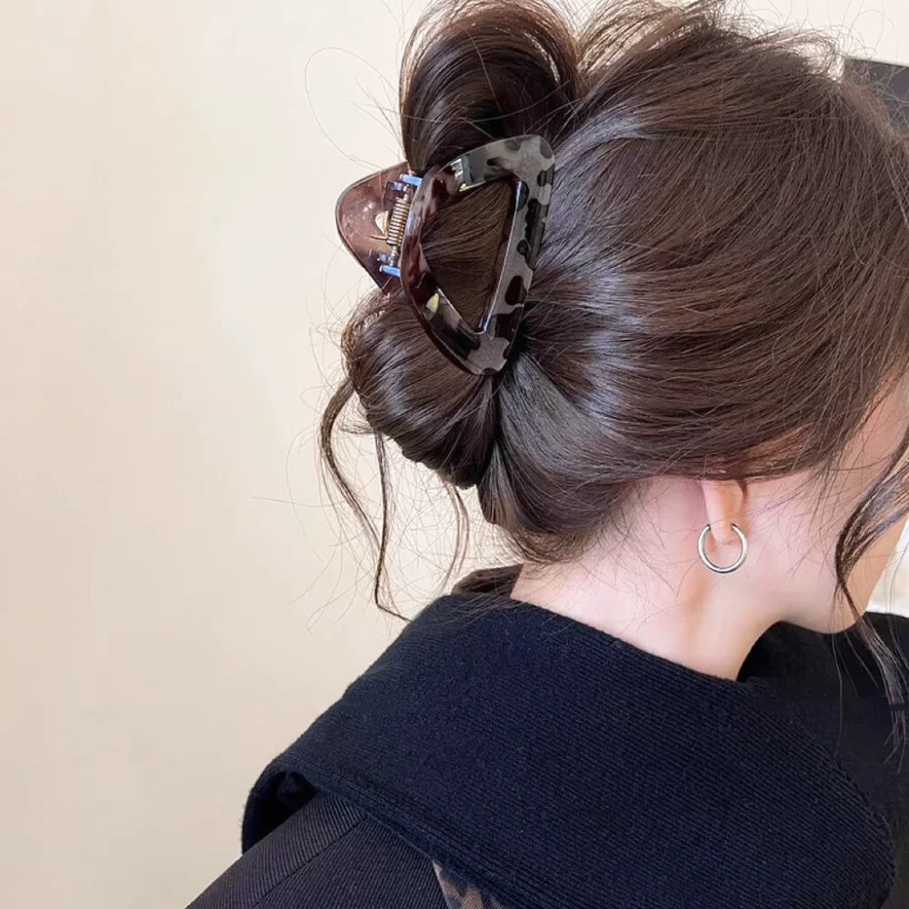 Simple Geometric Triangle Claw Clip Acrylic Shark Clip Stylish Hair Accessories Stable Ponytail Holder For Daily Hairstyles