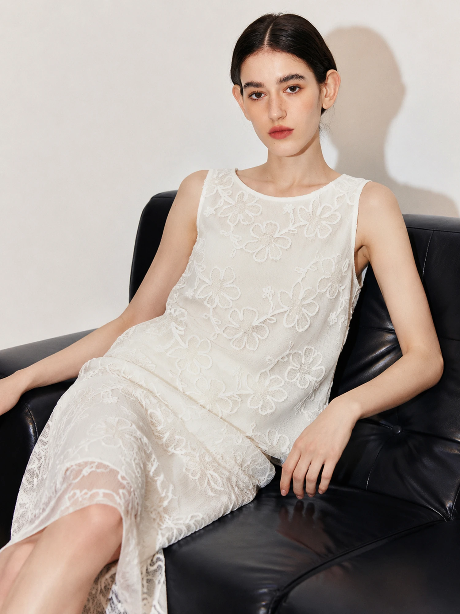 Elegant Embroidered Set Heavy Embroidery 3D Floral Vest Top And Half Skirt Two-Piece Set Breathable Spring Summer Fashion