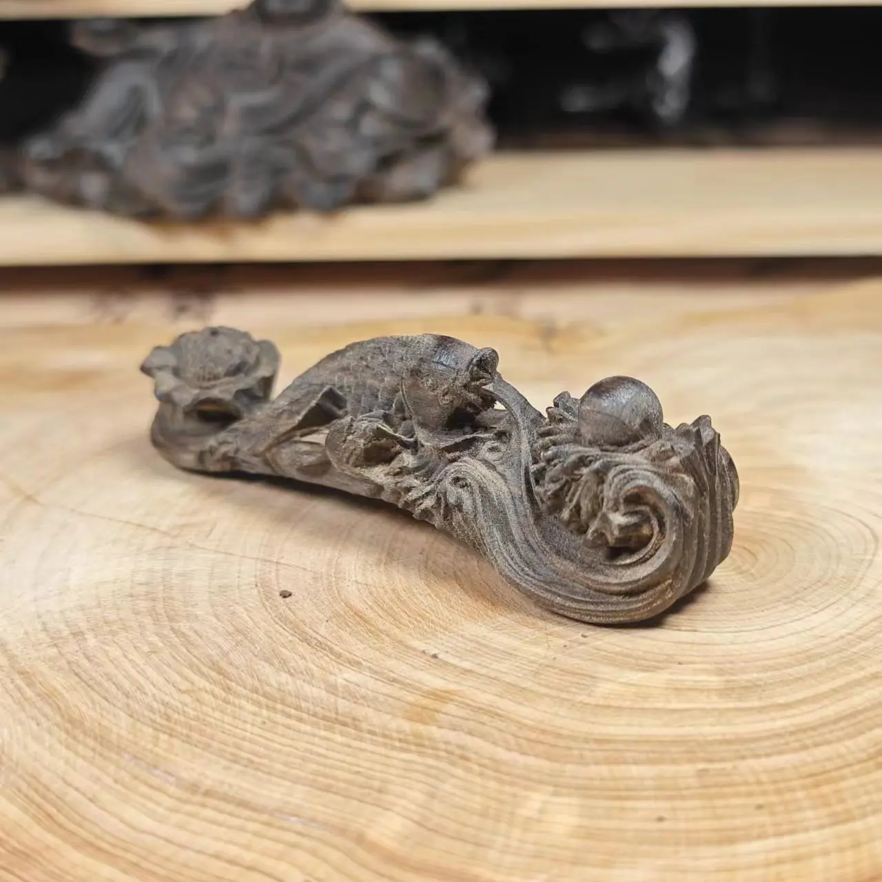 Agarwood carving attracts wealth and fortune, carp auspicious ornaments, auspicious handicrafts, home decoration, living room fe