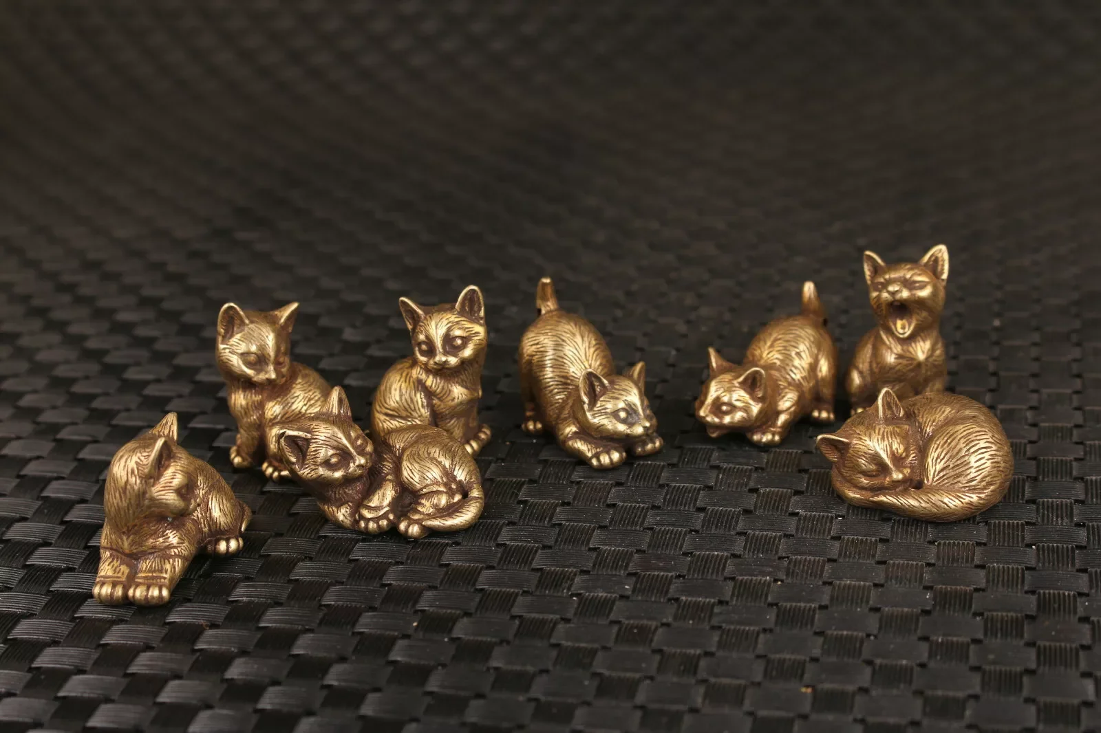 Chinese Copper Bronze Hand Cast 8 Piece Lovely Cats Statue Tea Pet Table Deco