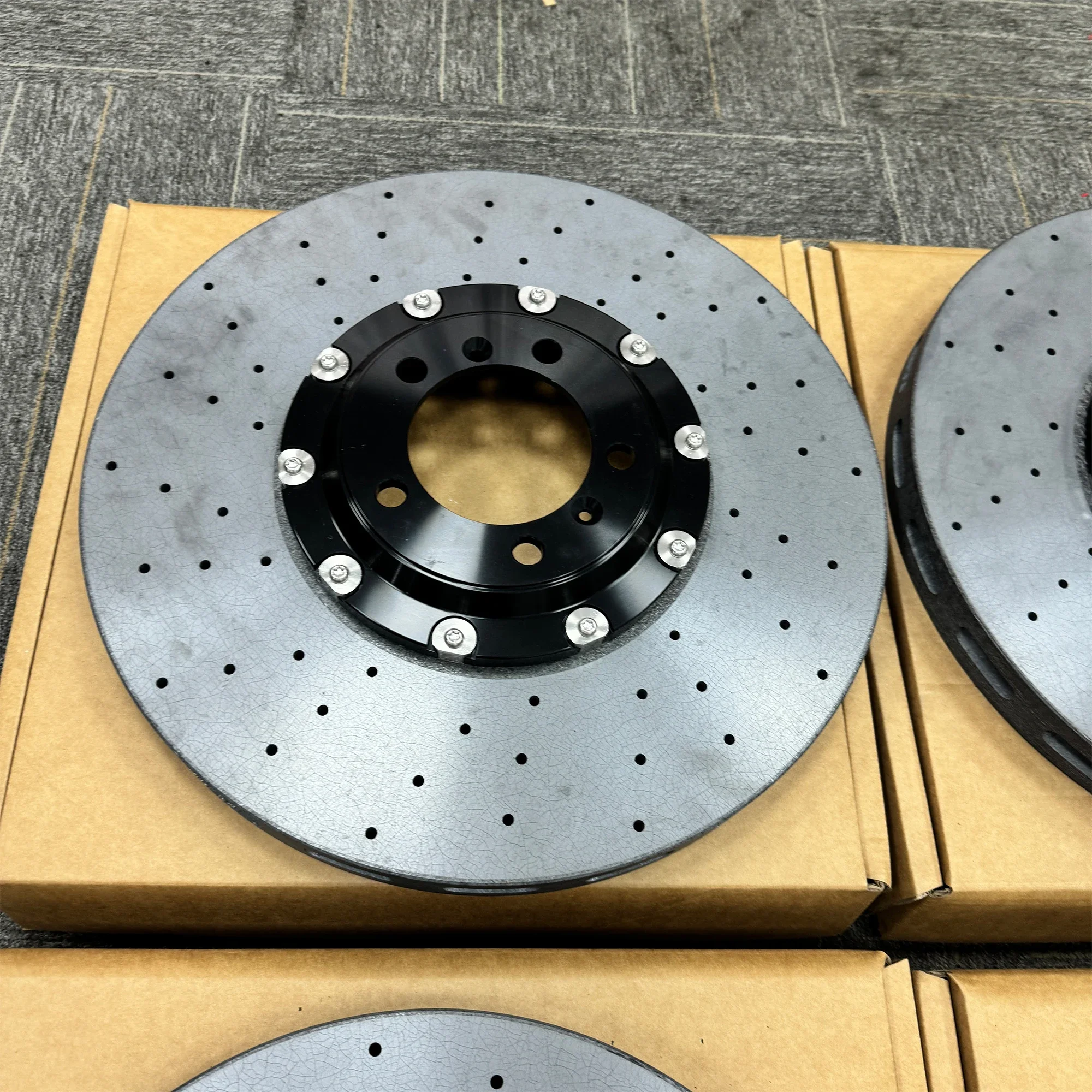 Factory Direct Custom Carbon Ceramic Brake Discs OEM Replacement Carbon Ceramic Rotors for Por-sche Cay-enne OEM 9Y0615601