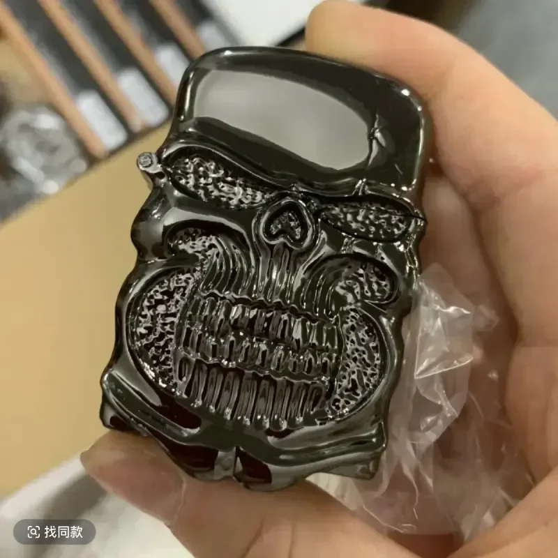 

HOT Retro Lighter Metal Heavy Armor Skull Relief Grinding Wheel Windproof Lighter Cigarette Accessories Men's Gift