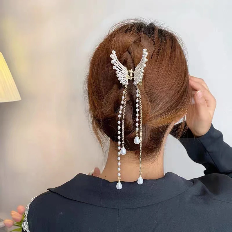 Pinza para el pelo con borla de mariposa y Perla para mujer, horquilla elegante, accesorio para el cabello de cangrejo