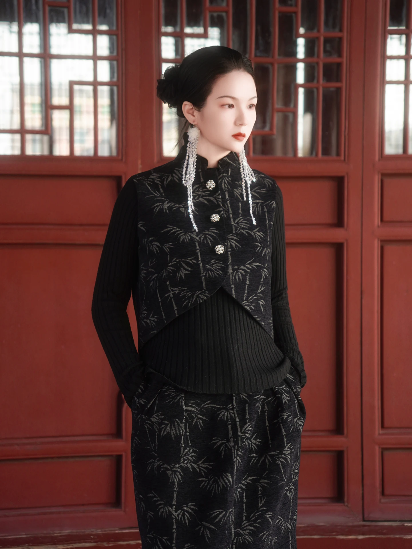 

New Chinese Sle Bamboo Embroidery round Arc Vest And Flower Bud Skirt Slimming Elegance Design Autumn Winter Set Women's Fa...