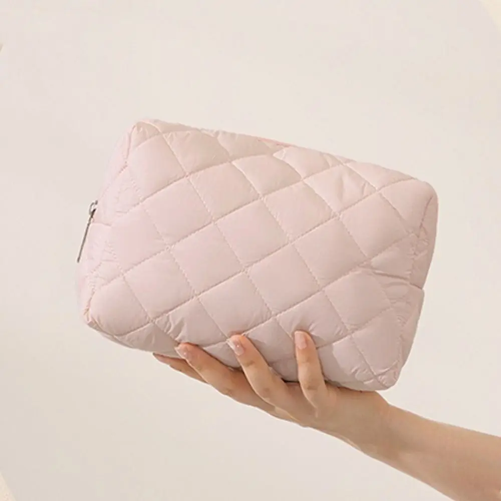 Quilted Makeup Bag Flower Printed Lightweight Travel Toiletry Handbag Large Capacity Data Cable Storage Bag for Women