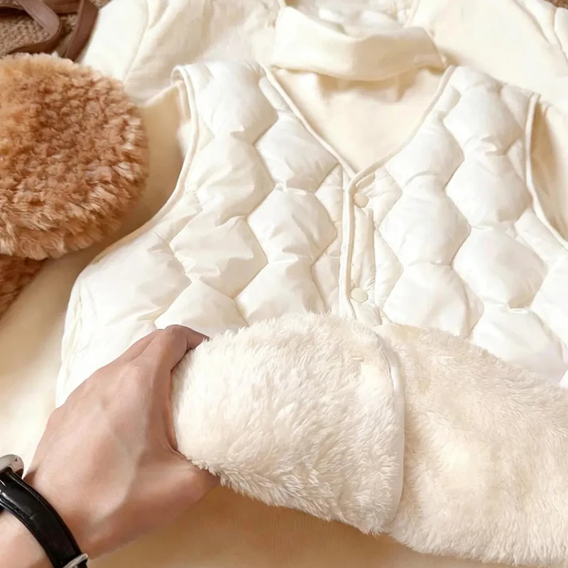 Women Quilted Puffer Vest Fleece Lined Snap Button Winter Warm Sleeveless Jacket Cozy Casual White Gilet with Fuzzy Interior