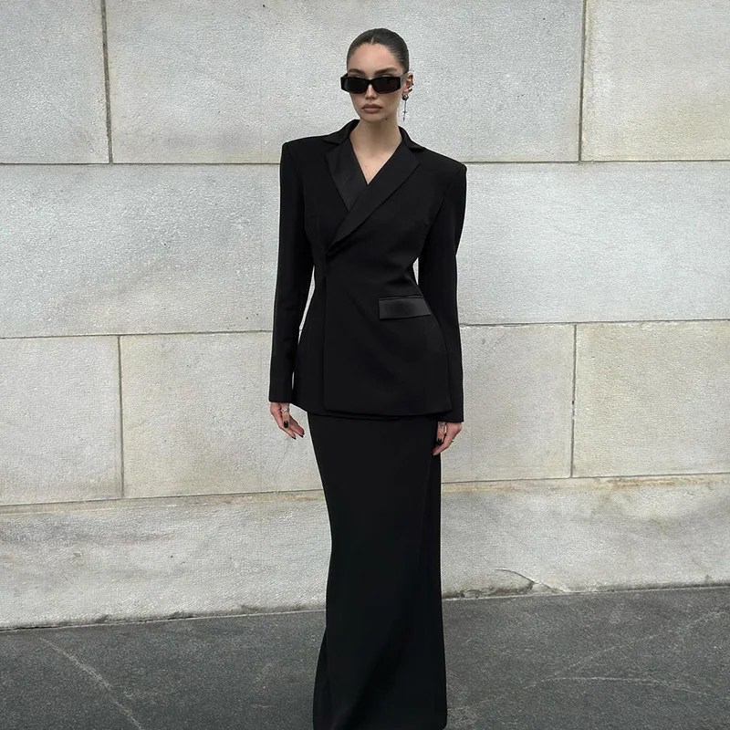 2025 Autunno E Inverno Abbigliamento Donna Nuovo Alla Moda E Sexy Backless Tinta Unita Abito a maniche lunghe Sottile Gonna Divisa Vestito