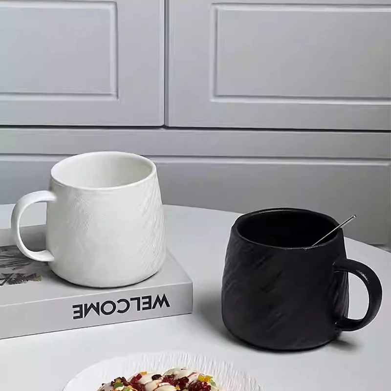 كوب سيراميك منزلي ياباني بمقبض جديد 500 مللي أكواب قهوة مكتبية بيضاء حديثة صلبة وبسيطة بنمط حجري عالي كوب شاي