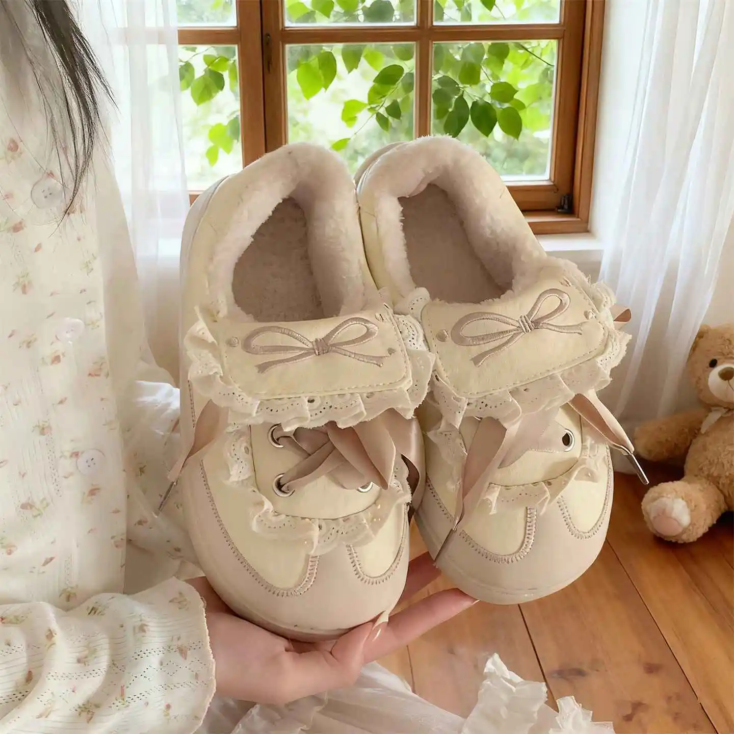 

Anti-Slip Fleece-Lined Outdoor Sneakers Korean-Style Sweet Lace Bow Shoes for Women Soft Winter