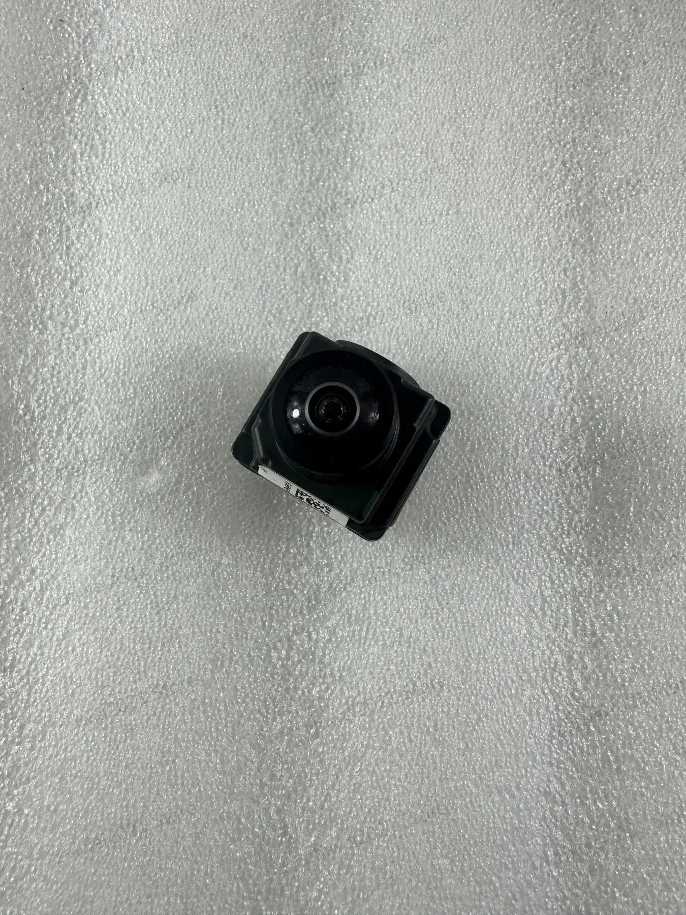 The Land Rover tailgate rear camera assembly is suitable for the Land Rover Evoque rear camera LR114320 LR104473