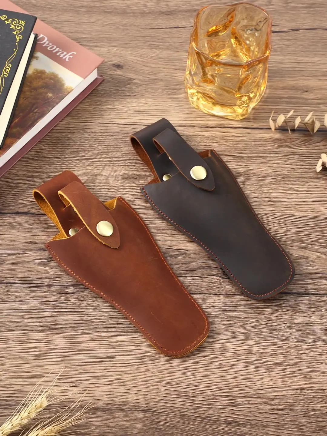 

"Vintage Leather Sheath for Garden Scissors – Waist Clip Tool Pouch, Plant Pruning Holder, 20x8cm, Lightweight 0.05kg, Fast Ship