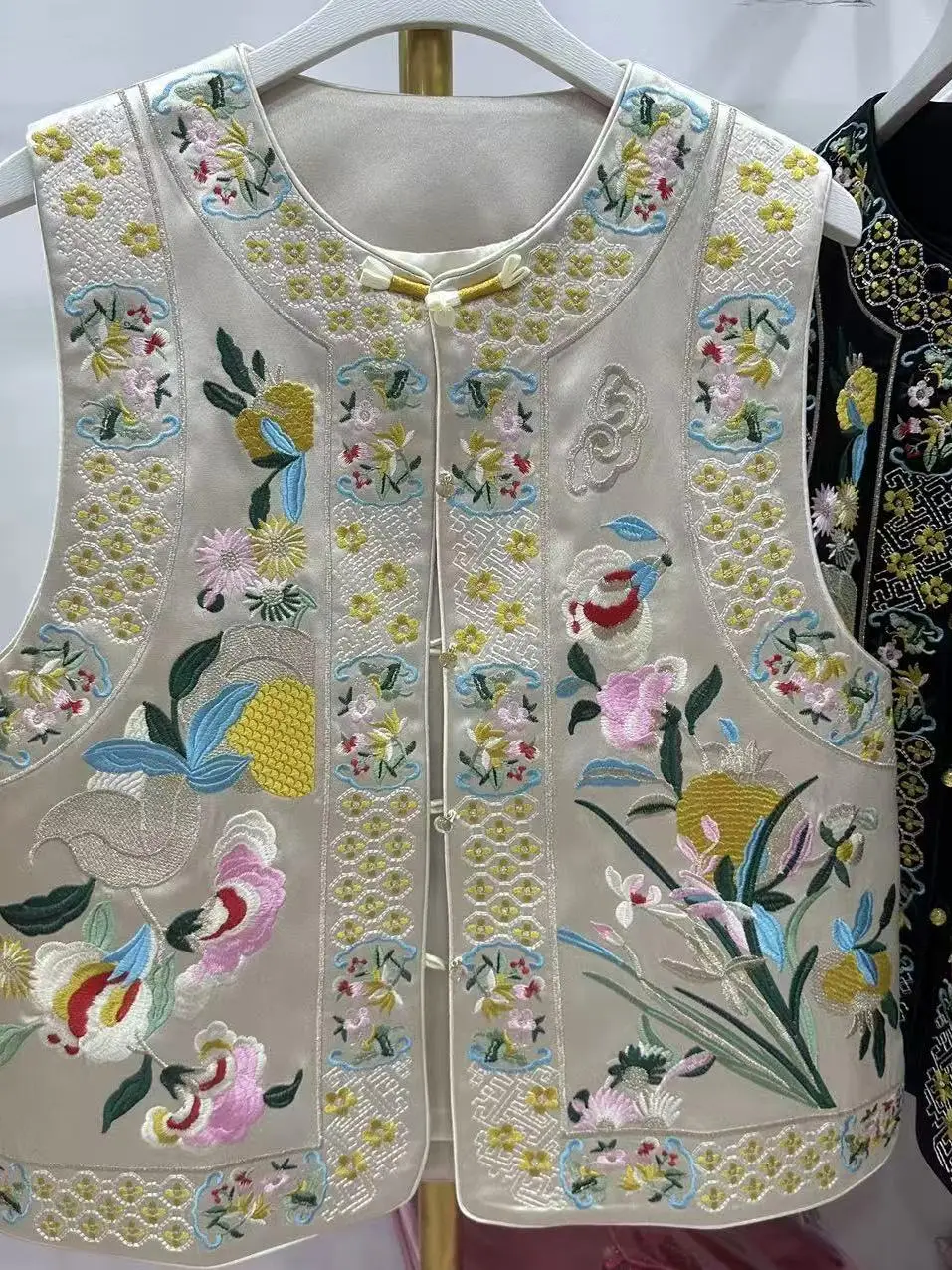 

Новинка 2025 года, китайский круглый жилет Ne Svel, джет, женская модная вышивка, тяжелая рабочая осенняя сезонная верхняя одежда