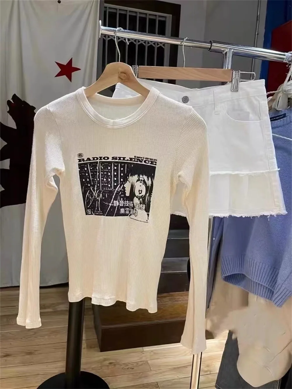 T-shirt de waffle para mulheres, gola redonda, impressão, manga comprida, top fino, monocromático, casual, moda vintage, 2023