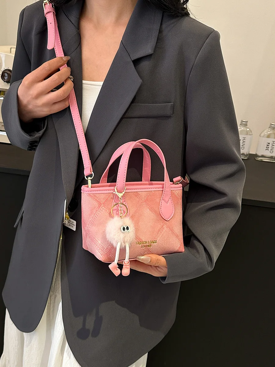 Torebka typu bucket bag na zimę 2025 - minimalistyczna damska torba na ramię, wielofunkcyjna torba do noszenia na skos i do ręki.