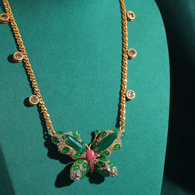 خمر الزمرد الأخضر فراشة قلادة الزجاج الصقيل المرأة الجميلة العتيقة الذهب اللون سلسلة كريستال فاخر مصمم المجوهرات #4