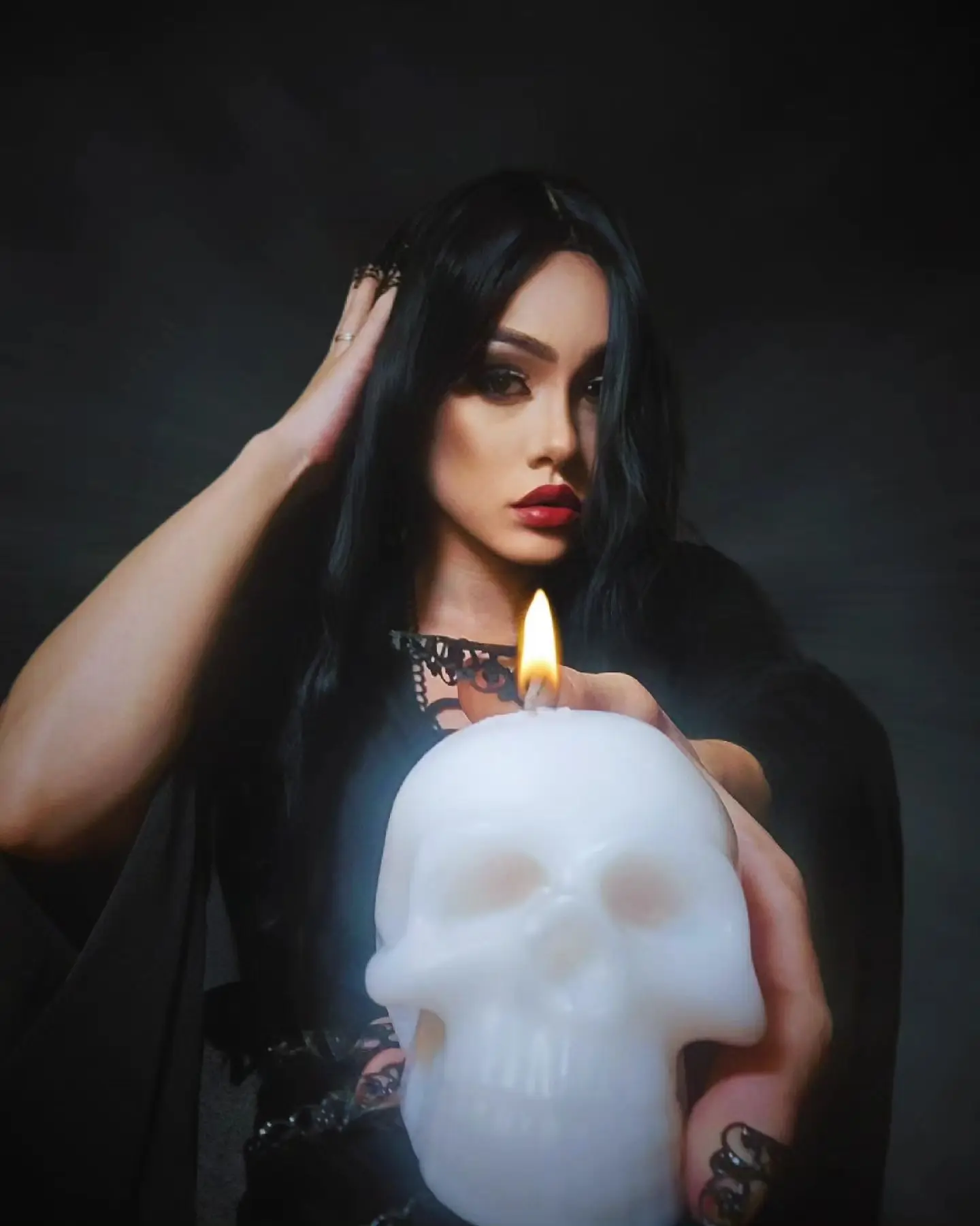 Synthetische Perücken Lange Schwarze Perücke für Morticia Addams Kostüm, Cher Kostüm Halloween Perücke für 70er Jahre Party Hexenkostüm Perücke für Frauen – Detail 11