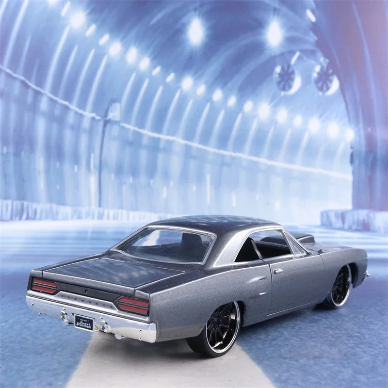 1:24	1970 Plymouth Road Runner car High Simulation Diecast Car Metal Alloy Model Car kids toys collection gifts J20