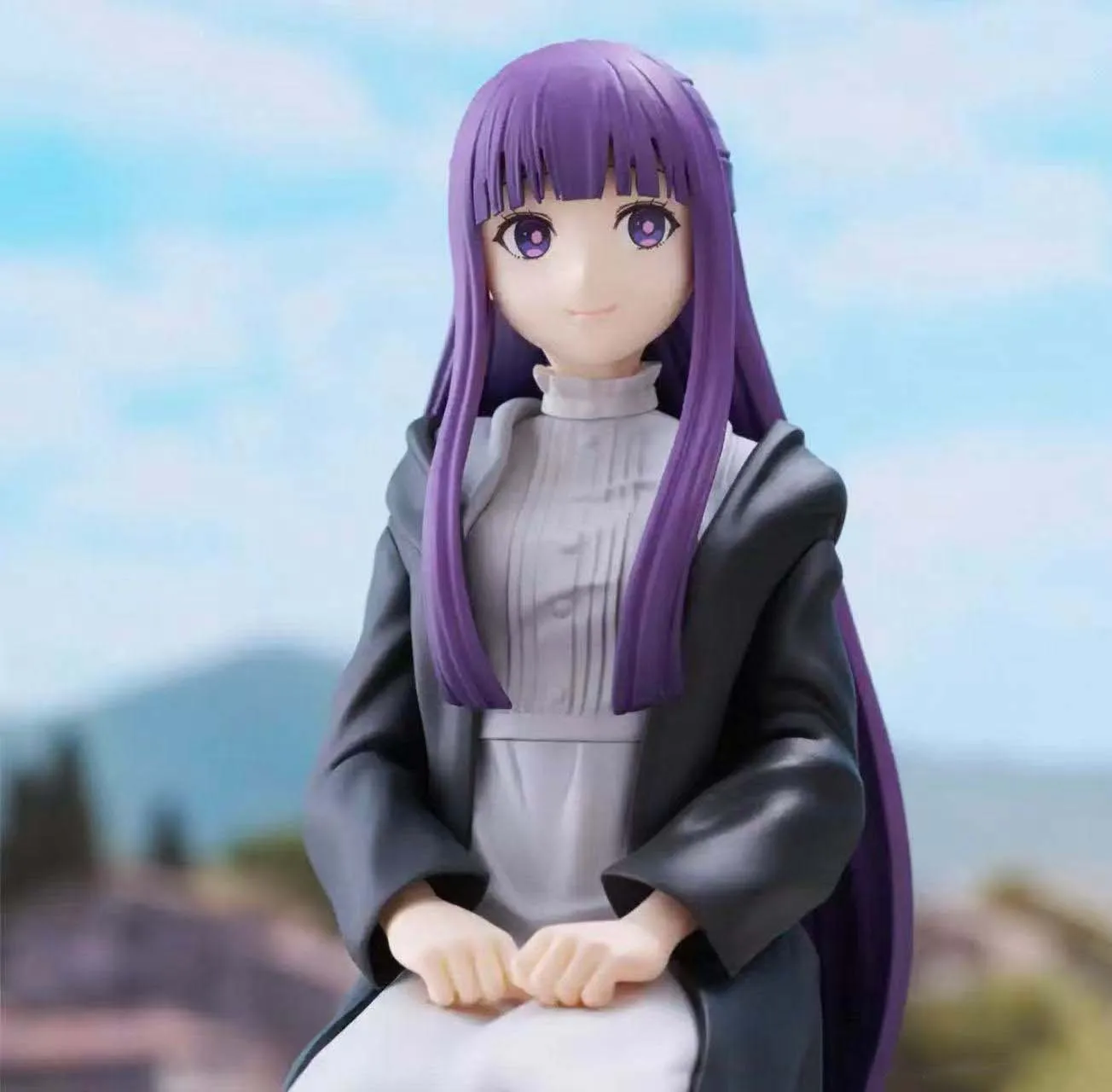 Anime Frieren Beyond Journey's End Fern Sitzende Figur PVC-Statue Sammlerstück Modell Desktop-Dekoration Geschenk